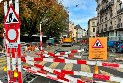 Chantier sur la voie publique avec signalisation routière